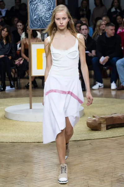 Look 28